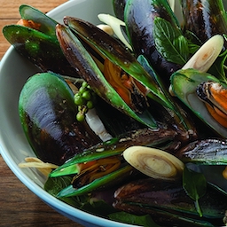 Pan-Steamed Mussels